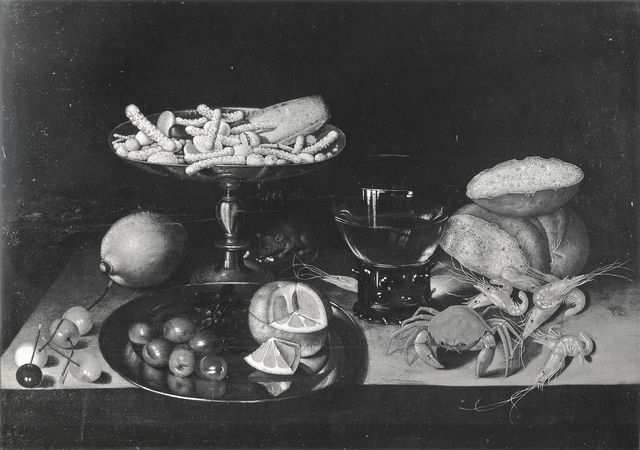Anonimo — Codino Francesco - sec. XVII - Natura morta con dolciumi, bicchiere, pane, crostacei, olive e capperi — insieme